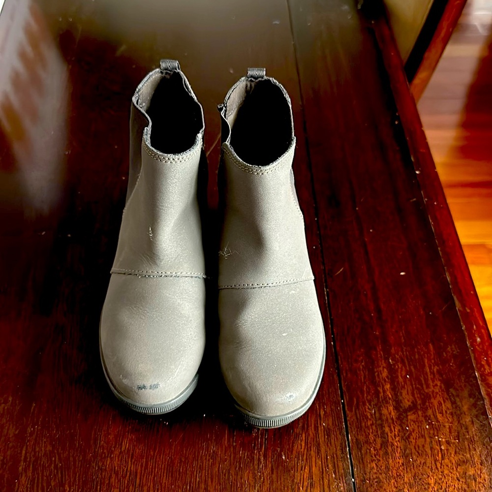 Girls sorel wedges.  Good condition.  Gray.  Size 1